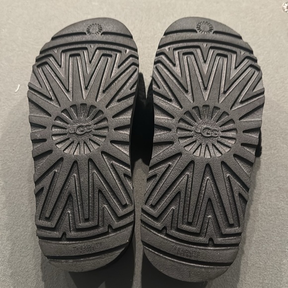 Ugg slide - Picture 7 of 8